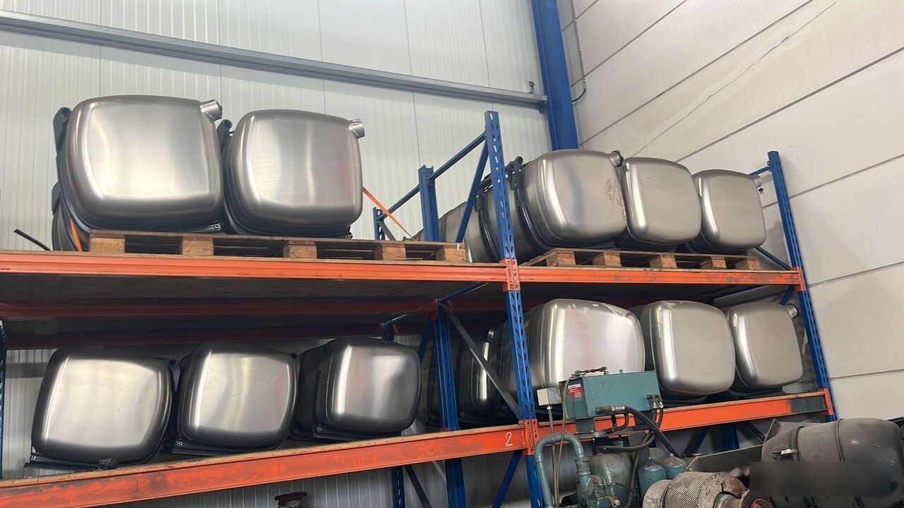 Mercedes-Benz MP4 - Degalų bakas - Sunkvežimis: foto 1 Mercedes-Benz MP4 - Degalų bakas - Sunkvežimis: foto 1