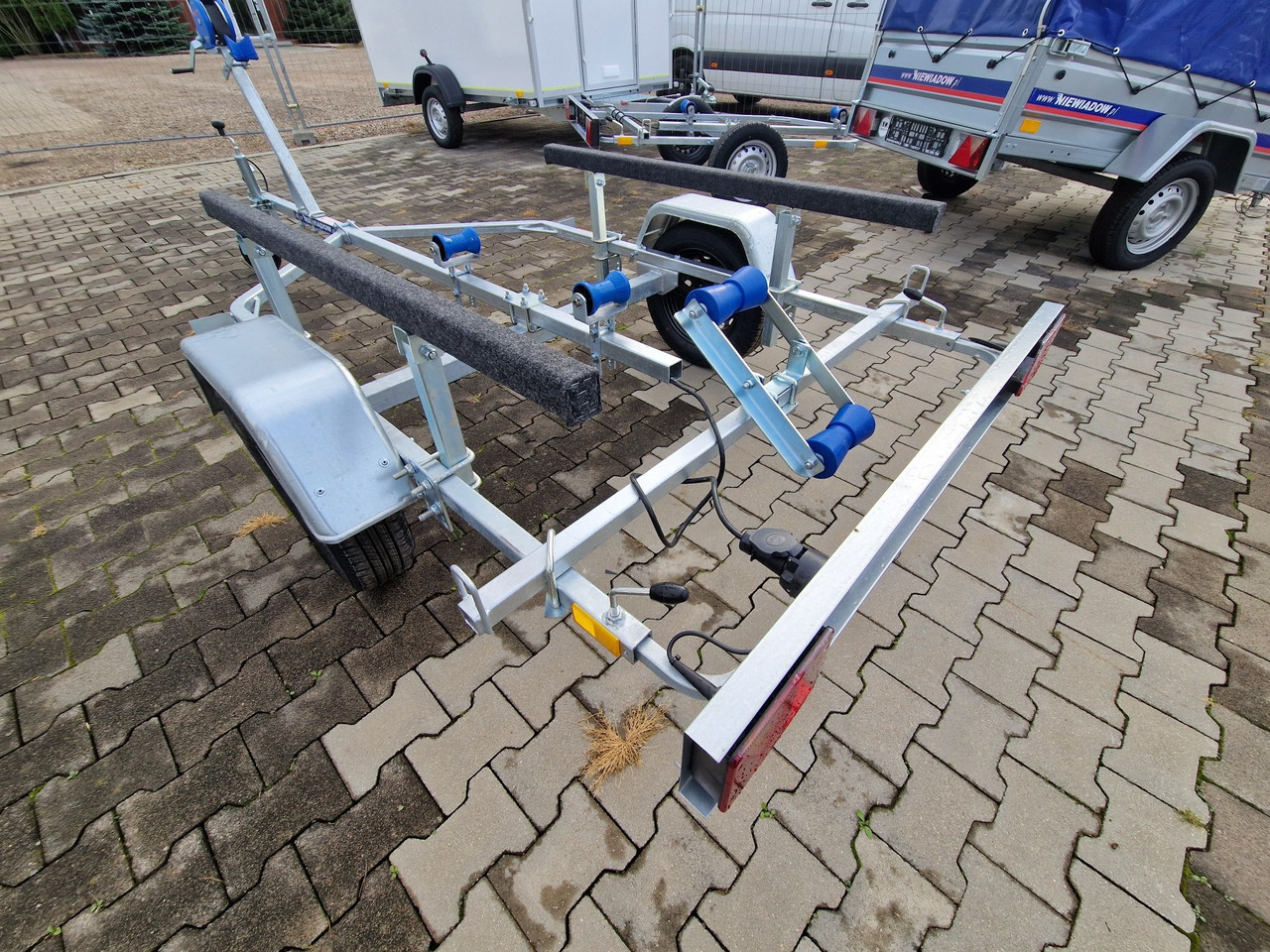 Nowa Przyczepa Podłodziowa ponton łódź 350 - 550cm Niewiadów P400 P415 - Autovežis priekaba: foto 2 Nowa Przyczepa Podłodziowa ponton łódź 350 - 550cm Niewiadów P400 P415 - Autovežis priekaba: foto 2