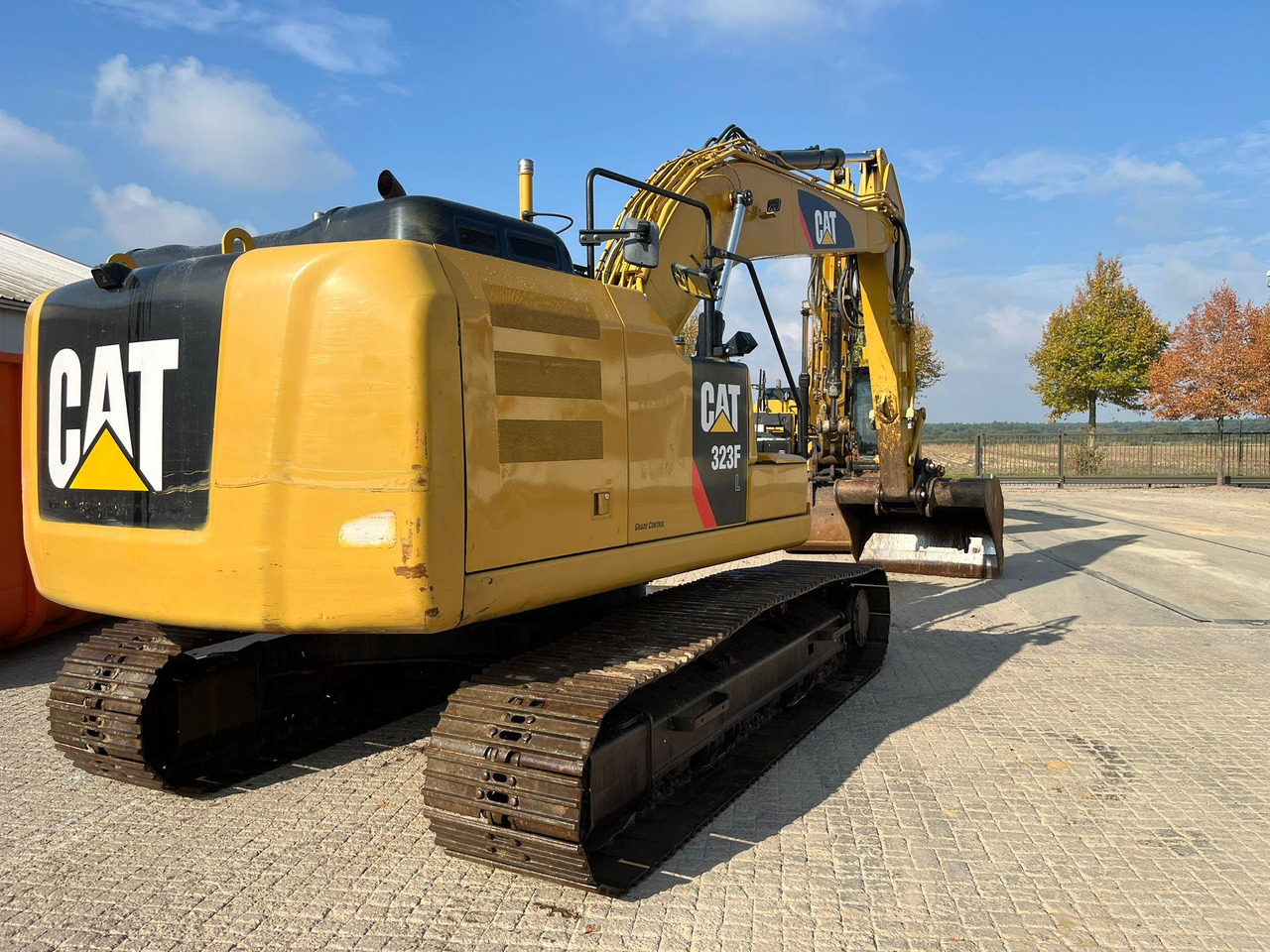 Caterpillar 323FL - Vikšrinis ekskavatorius: foto 1 Caterpillar 323FL - Vikšrinis ekskavatorius: foto 1