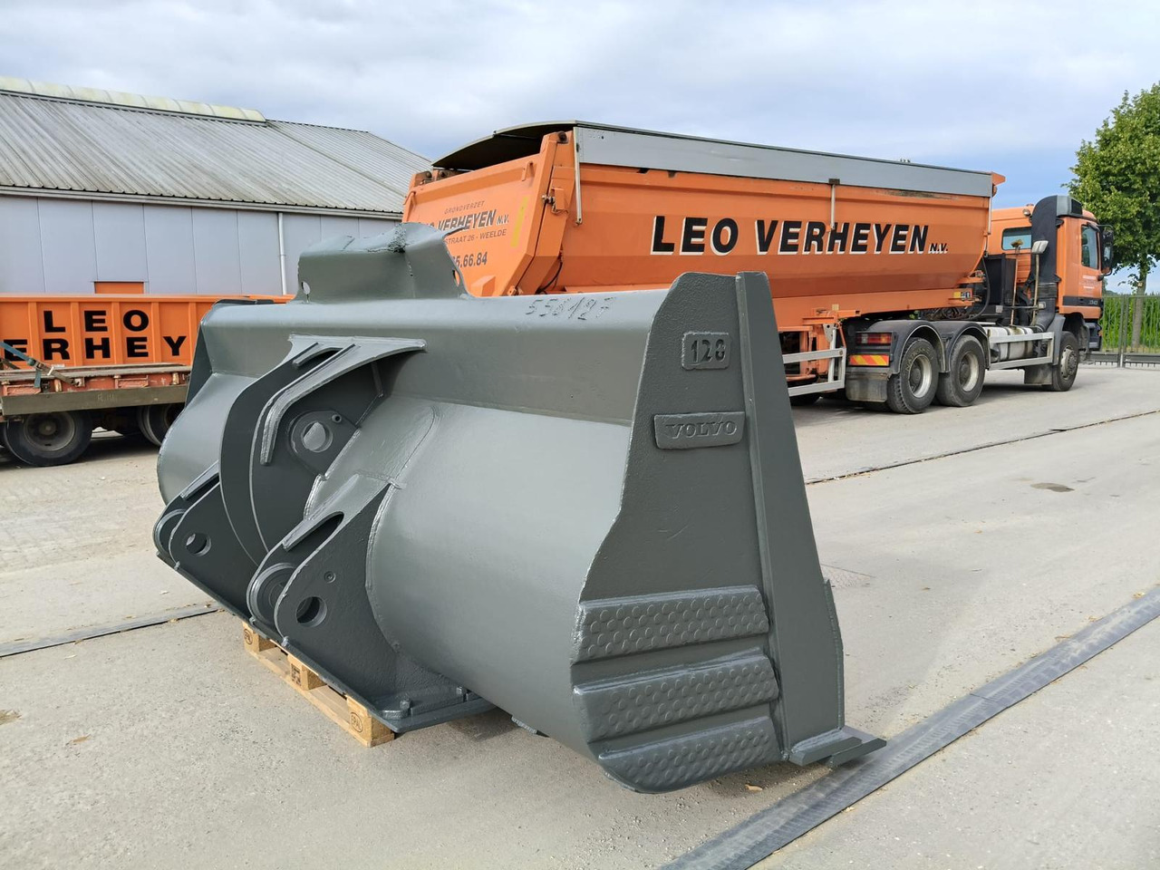 Volvo L 220 - Krautuvo kaušas: foto 5 Volvo L 220 - Krautuvo kaušas: foto 5