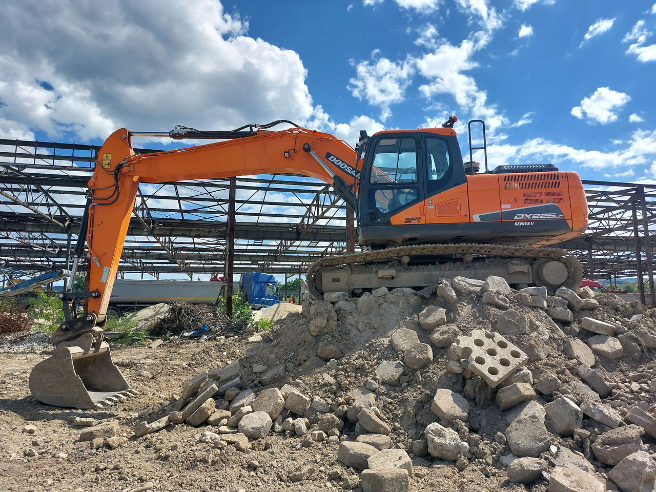 DOOSAN DX225LC-5 - Vikšrinis ekskavatorius: foto 1 DOOSAN DX225LC-5 - Vikšrinis ekskavatorius: foto 1