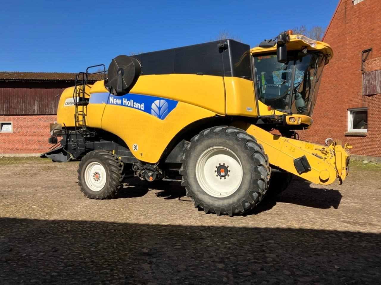 New Holland CX 8090 ALLRAD SIEBKASTENAUSGLEICH - Derliaus nuėmimo kombainas: foto 1 New Holland CX 8090 ALLRAD SIEBKASTENAUSGLEICH - Derliaus nuėmimo kombainas: foto 1