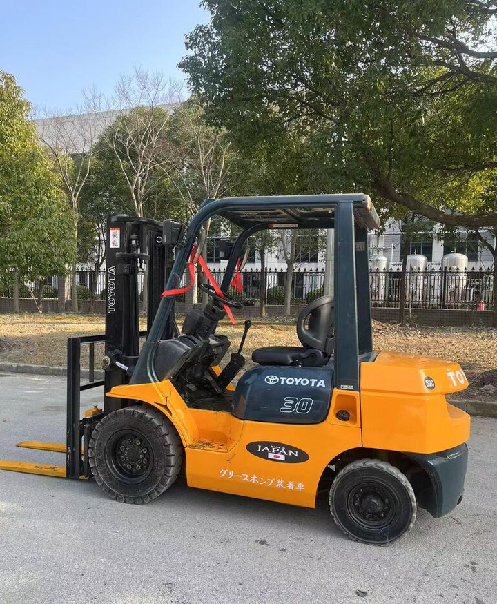 Toyota 7FD30 - Dyzelinis krautuvas: foto 2 Toyota 7FD30 - Dyzelinis krautuvas: foto 2