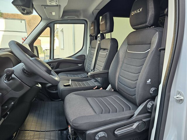 IVECO Daily 35S18HA8V DOKA Hi-Matic 12m³ 2xSchiebetür - Krovininis mikroautobusas, Komercinis automobilis su dviguba kabina: foto 3 IVECO Daily 35S18HA8V DOKA Hi-Matic 12m³ 2xSchiebetür - Krovininis mikroautobusas, Komercinis automobilis su dviguba kabina: foto 3