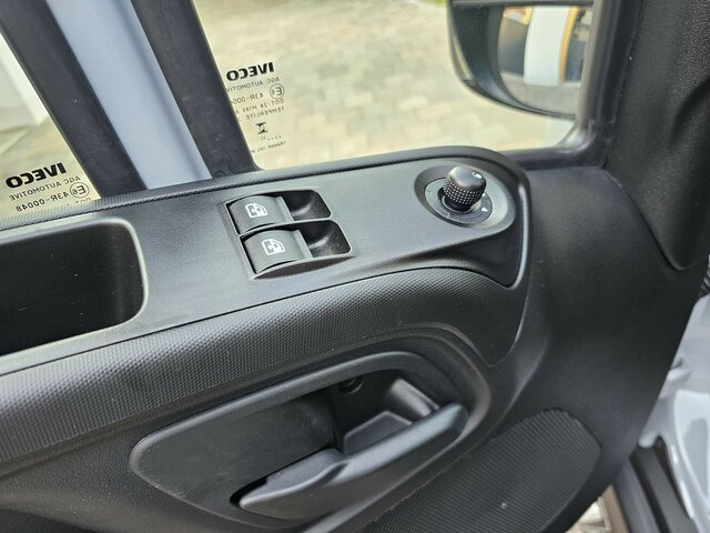 IVECO Daily 35S18HA8V DOKA Hi-Matic 12m³ 2xSchiebetür... - Krovininis mikroautobusas, Komercinis automobilis su dviguba kabina: foto 2 IVECO Daily 35S18HA8V DOKA Hi-Matic 12m³ 2xSchiebetür... - Krovininis mikroautobusas, Komercinis automobilis su dviguba kabina: foto 2