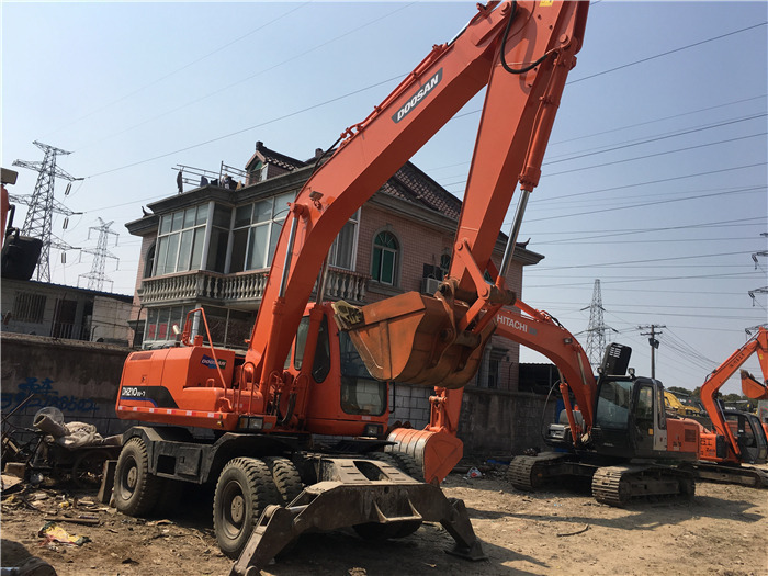 Doosan DH210w-7 wheel excavator - Ratinis ekskavatorius: foto 2 Doosan DH210w-7 wheel excavator - Ratinis ekskavatorius: foto 2
