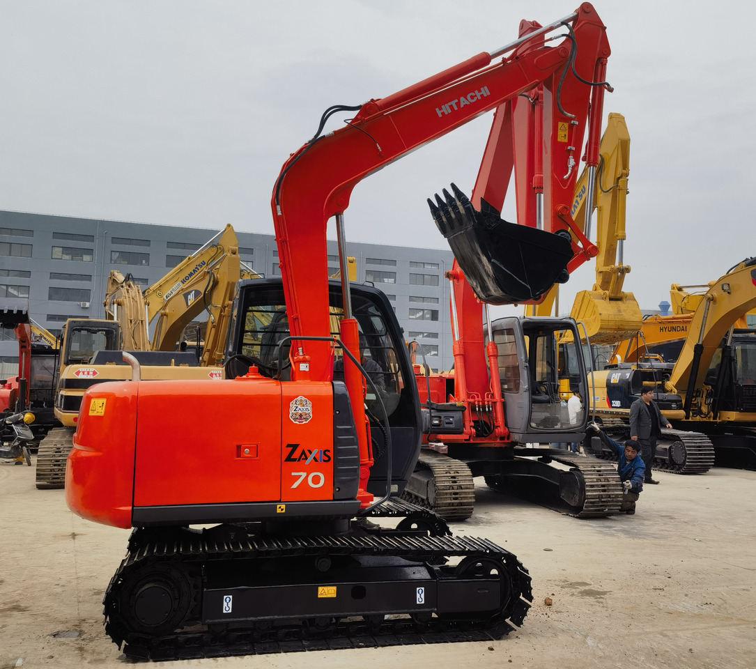 Hitachi ZX70 Excavator - Mini ekskavatorius: foto 1 Hitachi ZX70 Excavator - Mini ekskavatorius: foto 1