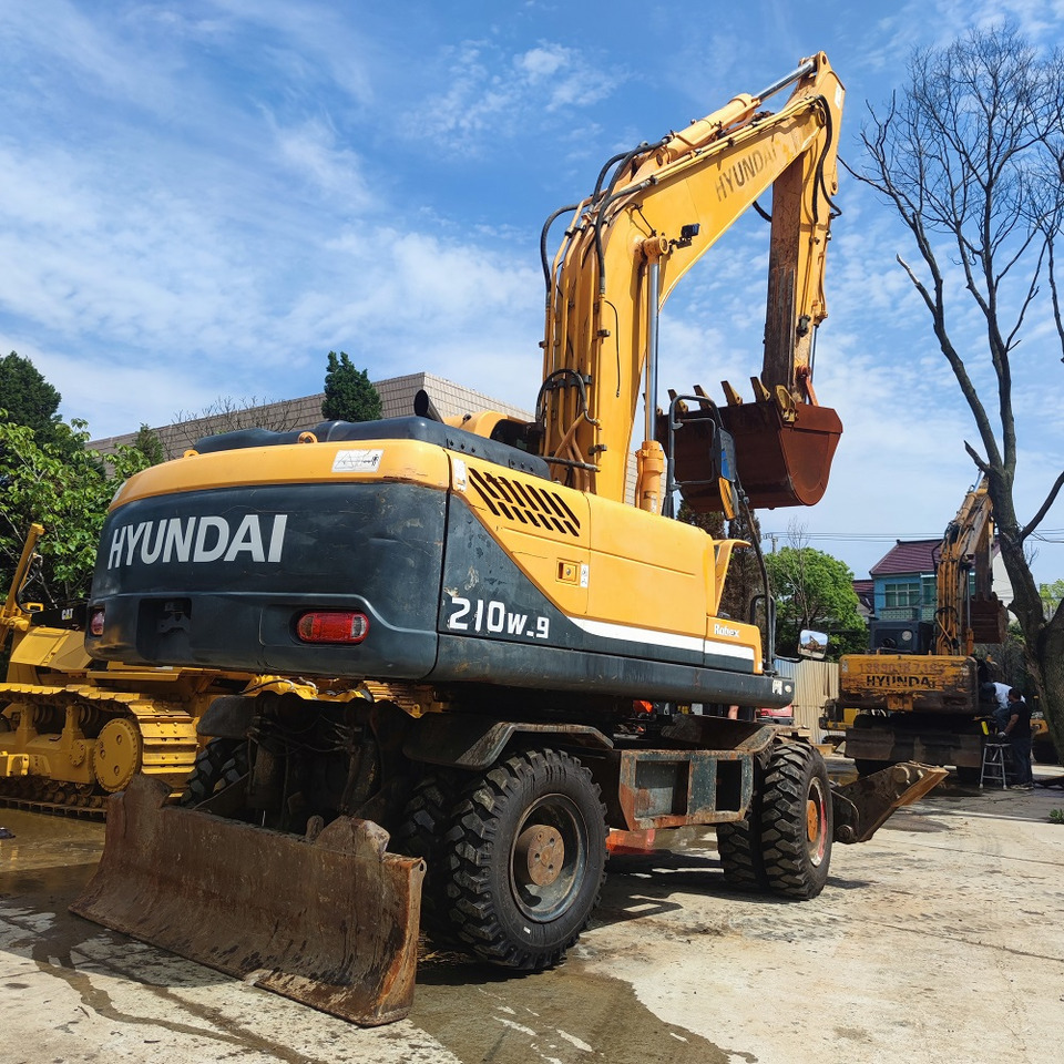 Hyundai 210w-9 wheel excavator - Ratinis ekskavatorius: foto 1 Hyundai 210w-9 wheel excavator - Ratinis ekskavatorius: foto 1