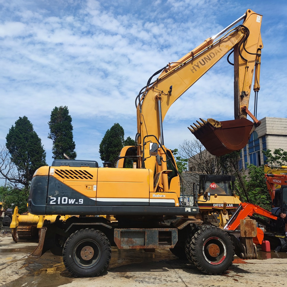Hyundai 210w-9 wheel excavator - Ratinis ekskavatorius: foto 1 Hyundai 210w-9 wheel excavator - Ratinis ekskavatorius: foto 1