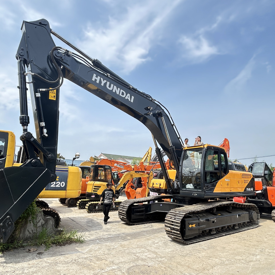 Hyundai 350LVS excavator - Ratinis ekskavatorius: foto 1 Hyundai 350LVS excavator - Ratinis ekskavatorius: foto 1
