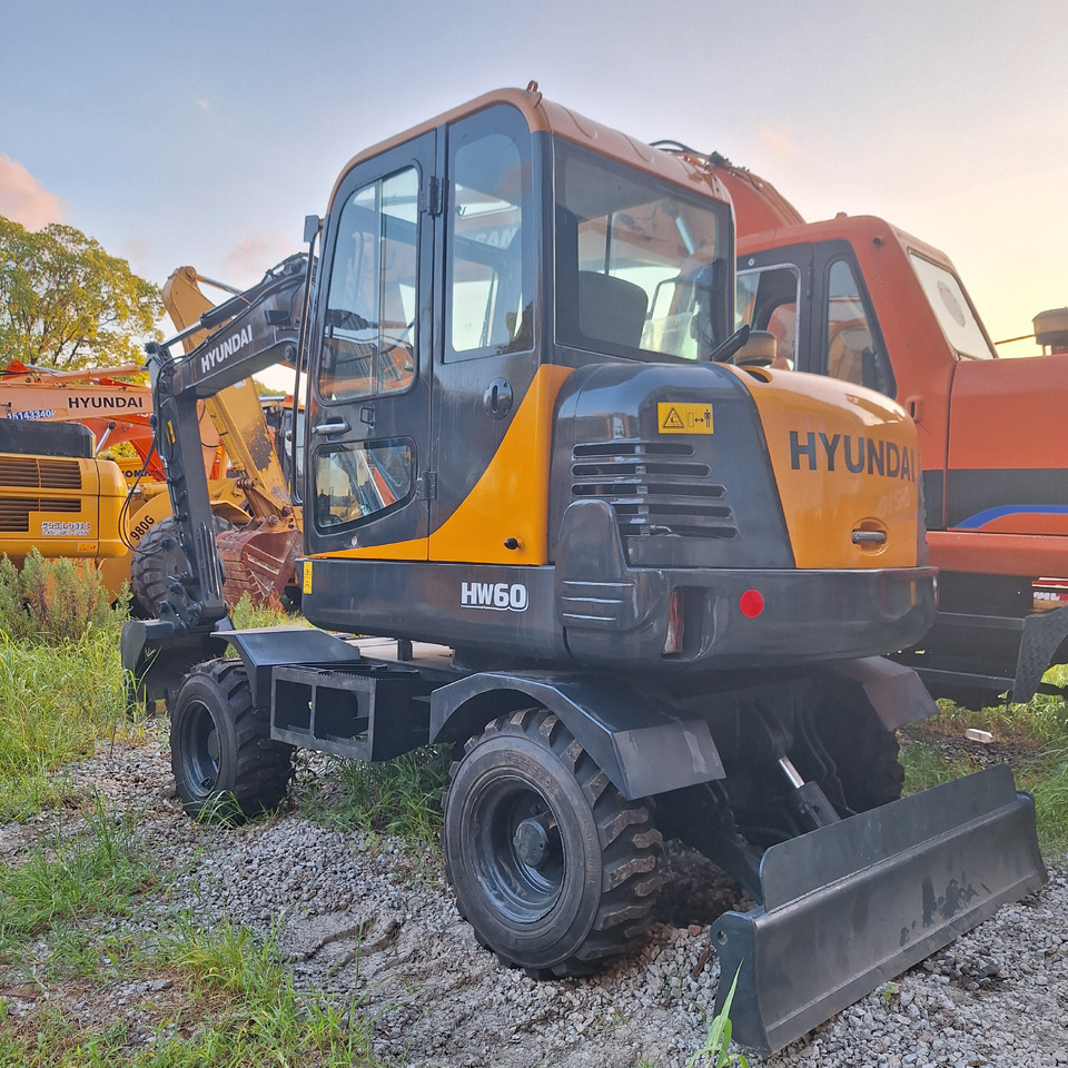 Hyundai 60vs excavator - Ratinis ekskavatorius: foto 4 Hyundai 60vs excavator - Ratinis ekskavatorius: foto 4