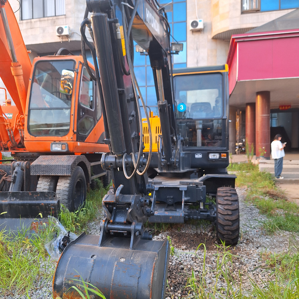 Hyundai HW60 excavator - Ratinis ekskavatorius: foto 4 Hyundai HW60 excavator - Ratinis ekskavatorius: foto 4