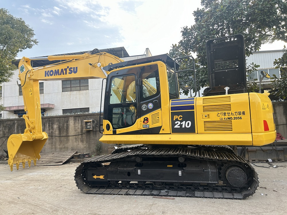 KOMATSU PC210-8 EXCAVATOR - Vikšrinis ekskavatorius: foto 1 KOMATSU PC210-8 EXCAVATOR - Vikšrinis ekskavatorius: foto 1