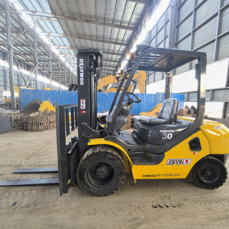 Komatsu FD30 Forklift - Dyzelinis krautuvas: foto 1 Komatsu FD30 Forklift - Dyzelinis krautuvas: foto 1