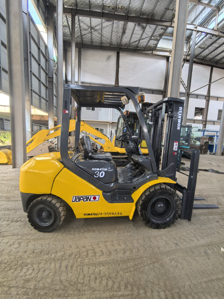 Komatsu FD30 Forklift - Dyzelinis krautuvas: foto 1 Komatsu FD30 Forklift - Dyzelinis krautuvas: foto 1
