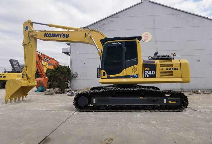 Original Japan High Quality Used excavators Komatsu PC240lc-8 large excavator pc240-8 Crawler excavator for sale - Vikšrinis ekskavatorius: foto 2 Original Japan High Quality Used excavators Komatsu PC240lc-8 large excavator pc240-8 Crawler excavator for sale - Vikšrinis ekskavatorius: foto 2