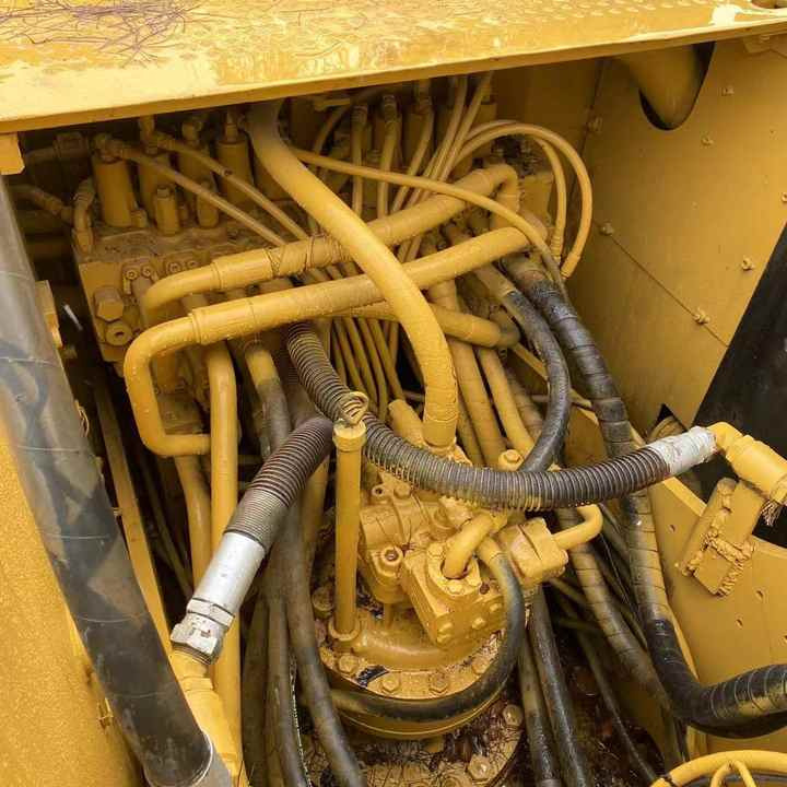 Original Japan cheap second hand excavator/digger cat 320D2 excavator used CAT excavator cat 320D2 for sale - Vikšrinis ekskavatorius: foto 5 Original Japan cheap second hand excavator/digger cat 320D2 excavator used CAT excavator cat 320D2 for sale - Vikšrinis ekskavatorius: foto 5