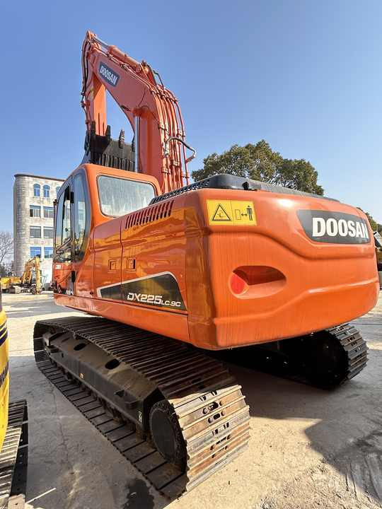 Second Hand Doosan Excavator Crawler DX225LC-9C crawler Used Excavator For Sale in shanghai yard - Vikšrinis ekskavatorius: foto 4 Second Hand Doosan Excavator Crawler DX225LC-9C crawler Used Excavator For Sale in shanghai yard - Vikšrinis ekskavatorius: foto 4