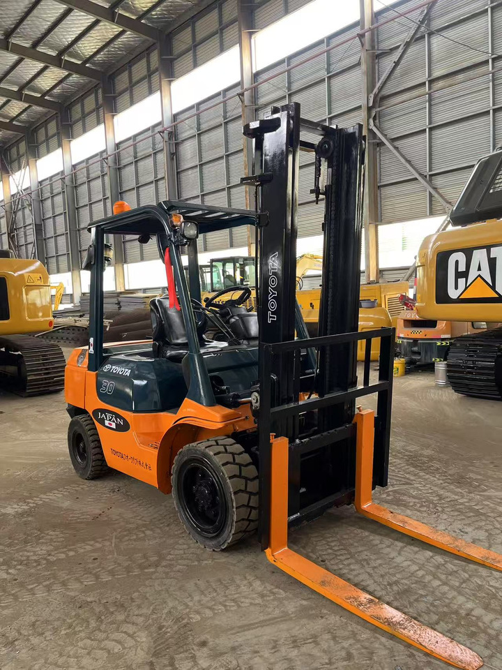 Toyota FD30 Forklift - Dyzelinis krautuvas: foto 5 Toyota FD30 Forklift - Dyzelinis krautuvas: foto 5