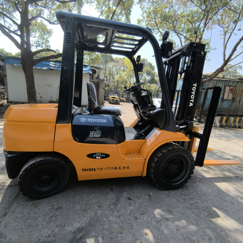 Toyota FD30 Forklift - Dyzelinis krautuvas: foto 3 Toyota FD30 Forklift - Dyzelinis krautuvas: foto 3