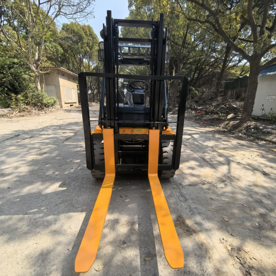 Toyota FD30 Forklift - Dyzelinis krautuvas: foto 2 Toyota FD30 Forklift - Dyzelinis krautuvas: foto 2