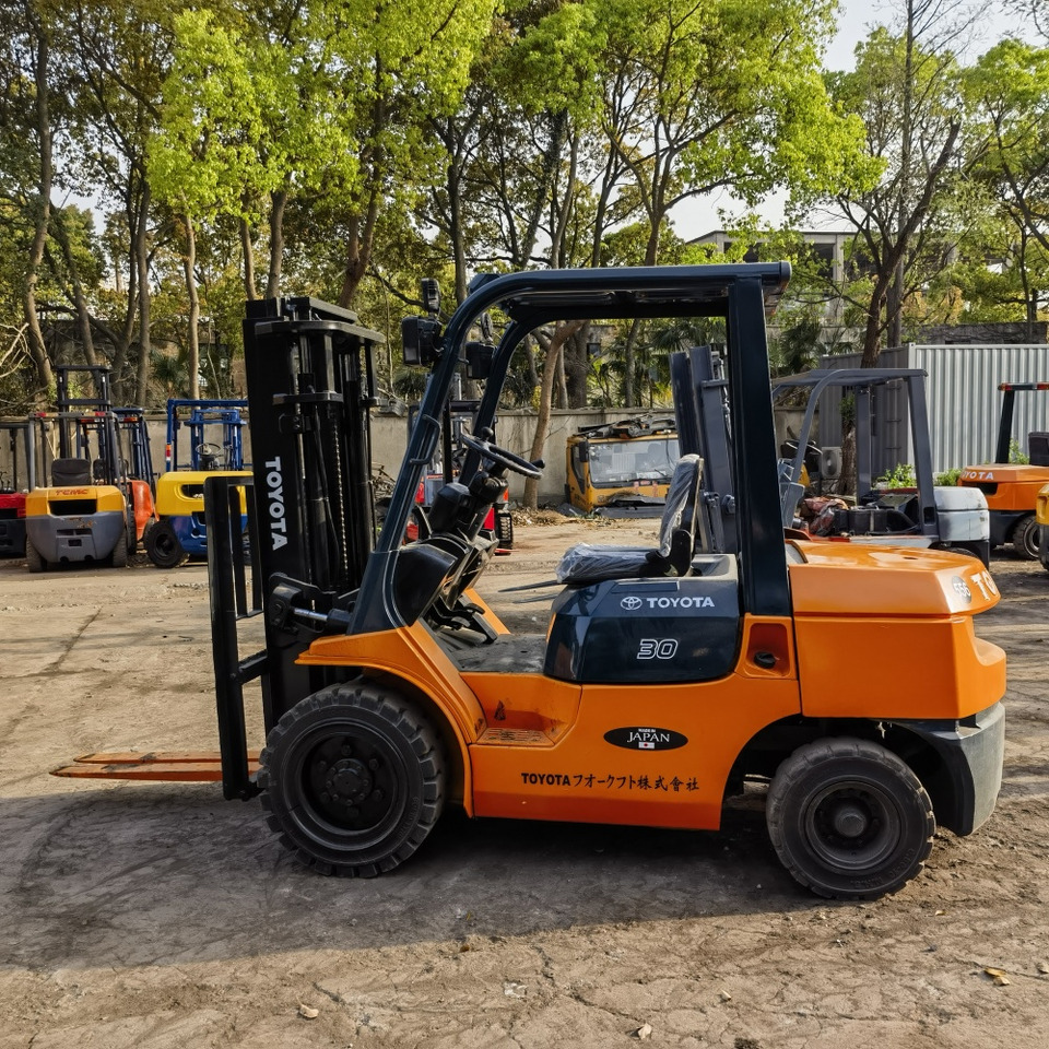 Toyota FD30 Forklift - Dyzelinis krautuvas: foto 2 Toyota FD30 Forklift - Dyzelinis krautuvas: foto 2