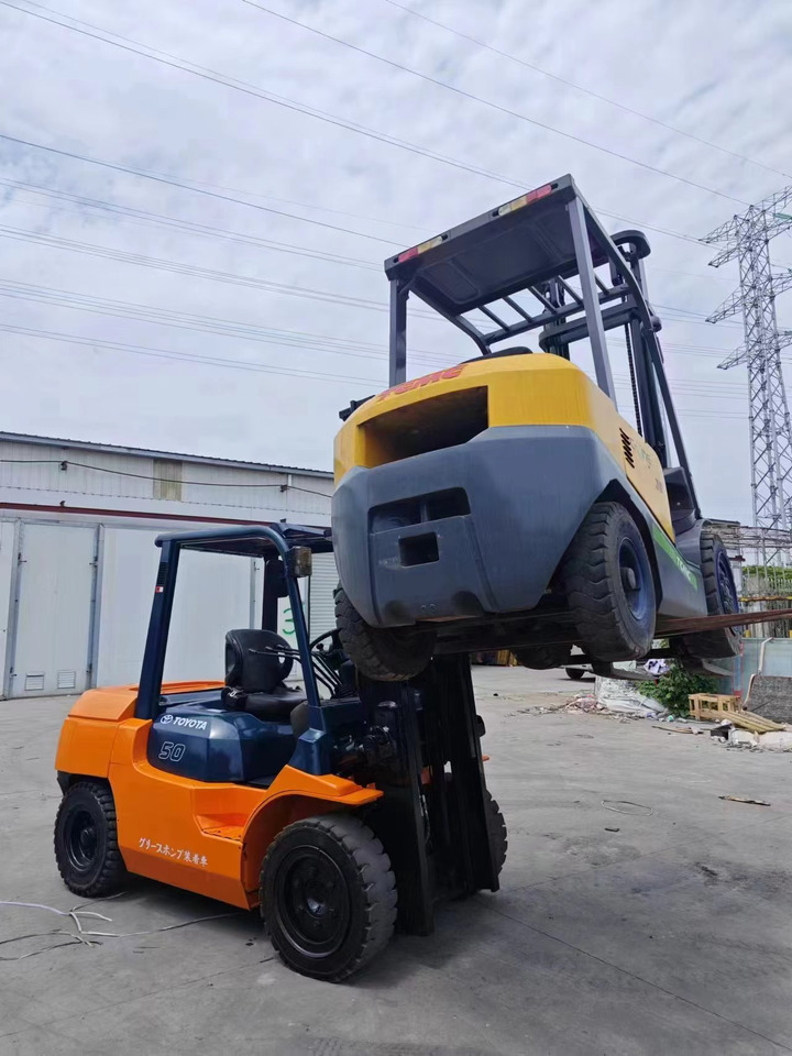 Used Toyota FD50 Diesel forklift - Dyzelinis krautuvas: foto 5 Used Toyota FD50 Diesel forklift - Dyzelinis krautuvas: foto 5
