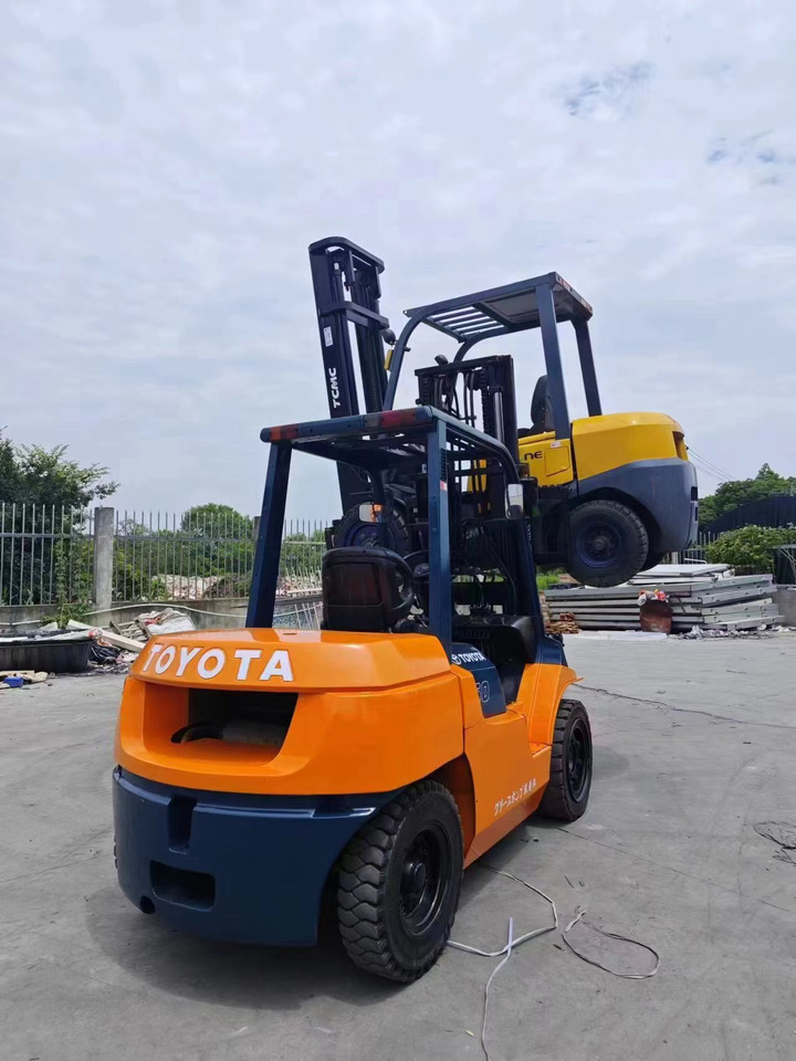 Used Toyota FD50 Diesel forklift - Dyzelinis krautuvas: foto 4 Used Toyota FD50 Diesel forklift - Dyzelinis krautuvas: foto 4