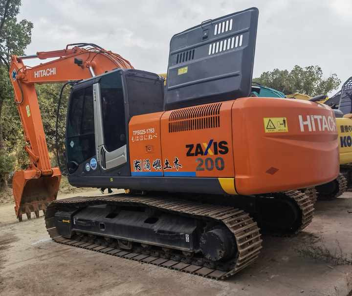 Used excavator Hitachi 20 ton original Japan Hitachi ZX200-3 ZX200-5G EX200-5 ZX240 Excavator FOR SALE - Ekskavatorius: foto 2 Used excavator Hitachi 20 ton original Japan Hitachi ZX200-3 ZX200-5G EX200-5 ZX240 Excavator FOR SALE - Ekskavatorius: foto 2