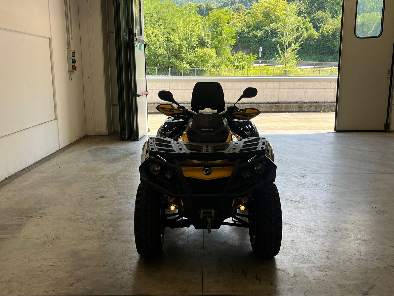 CAN-AM BRP OUTLANDER 1000 ROTAX 4X4 - Keturratis: foto 3 CAN-AM BRP OUTLANDER 1000 ROTAX 4X4 - Keturratis: foto 3