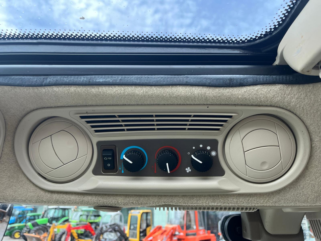 Traktorius JOHN DEERE 5115R: foto 14