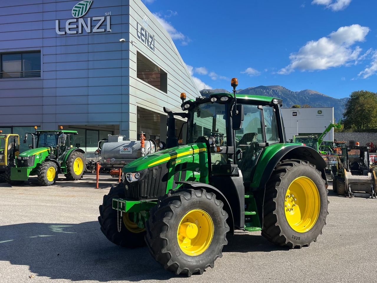 JOHN DEERE 6120 M - Traktorius: foto 1 JOHN DEERE 6120 M - Traktorius: foto 1