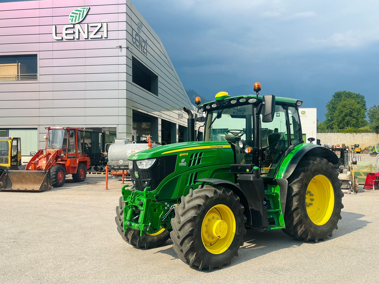 JOHN DEERE 6145 R - Traktorius: foto 1 JOHN DEERE 6145 R - Traktorius: foto 1