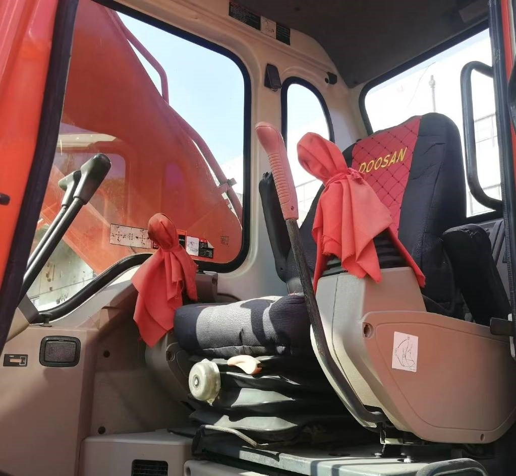 Doosan DH 220 - Vikšrinis ekskavatorius: foto 4 Doosan DH 220 - Vikšrinis ekskavatorius: foto 4