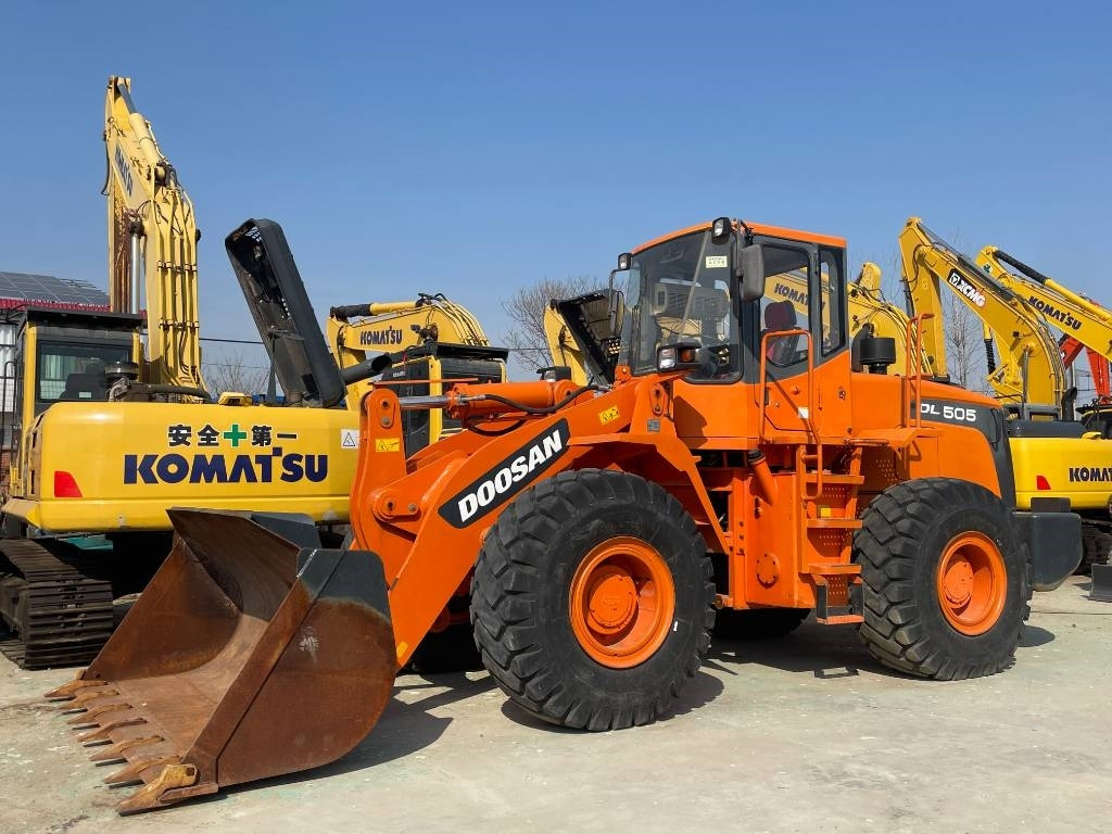 Doosan DL 505 - Ratinis krautuvas: foto 1 Doosan DL 505 - Ratinis krautuvas: foto 1