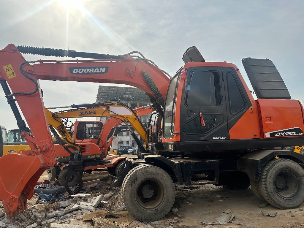 Doosan DX 150W -9 - Ratinis ekskavatorius: foto 4 Doosan DX 150W -9 - Ratinis ekskavatorius: foto 4