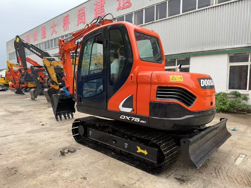 Doosan DX 75 - Vikšrinis ekskavatorius: foto 1 Doosan DX 75 - Vikšrinis ekskavatorius: foto 1