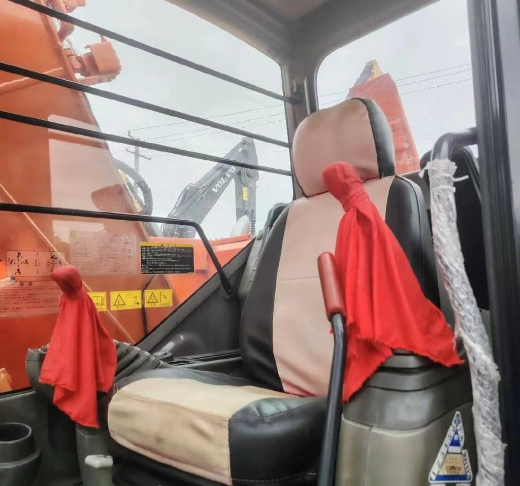 Vikšrinis ekskavatorius Hitachi 135US: foto 8