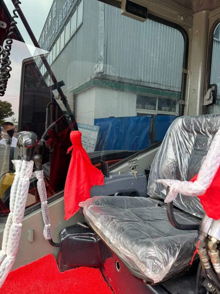 Hitachi ZX 55 - Mini ekskavatorius: foto 5 Hitachi ZX 55 - Mini ekskavatorius: foto 5