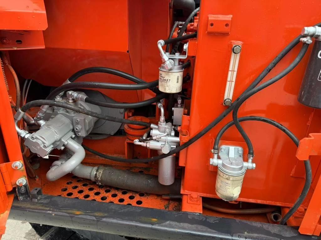 Hitachi ZX 60 - Mini ekskavatorius: foto 3 Hitachi ZX 60 - Mini ekskavatorius: foto 3