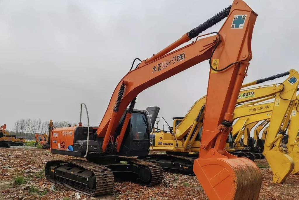 Hitachi Zaxis 200 LC - Mini ekskavatorius: foto 1 Hitachi Zaxis 200 LC - Mini ekskavatorius: foto 1