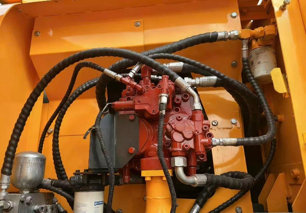 Hyundai 210W -9 - Ratinis ekskavatorius: foto 5 Hyundai 210W -9 - Ratinis ekskavatorius: foto 5