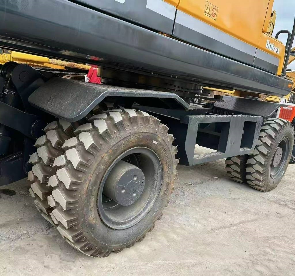 Hyundai 210W -9 - Ratinis ekskavatorius: foto 3 Hyundai 210W -9 - Ratinis ekskavatorius: foto 3