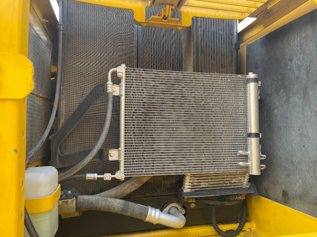 Komatsu PC 200-8 - Vikšrinis ekskavatorius: foto 4 Komatsu PC 200-8 - Vikšrinis ekskavatorius: foto 4