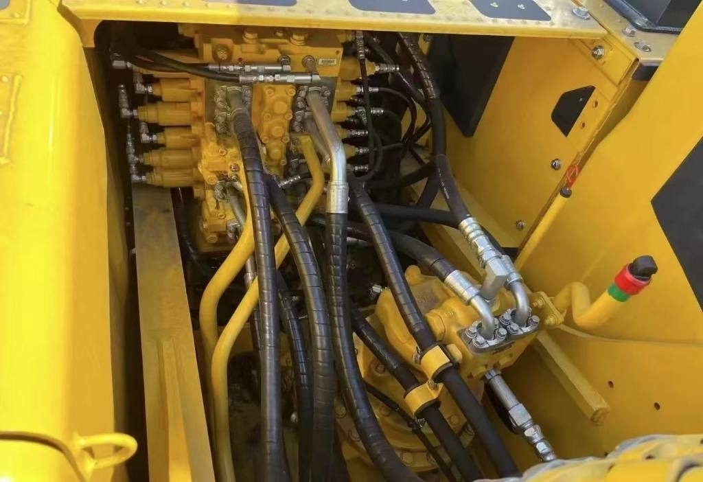 Komatsu PC 200-8 - Vikšrinis ekskavatorius: foto 3 Komatsu PC 200-8 - Vikšrinis ekskavatorius: foto 3