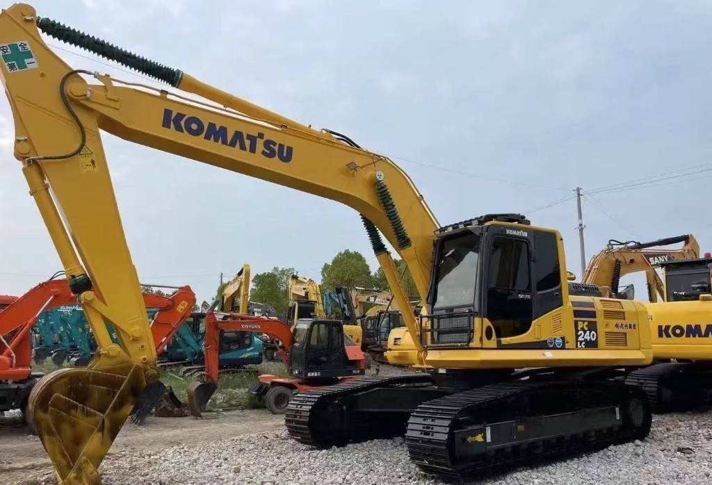 Komatsu PC 240 - Vikšrinis ekskavatorius: foto 1 Komatsu PC 240 - Vikšrinis ekskavatorius: foto 1