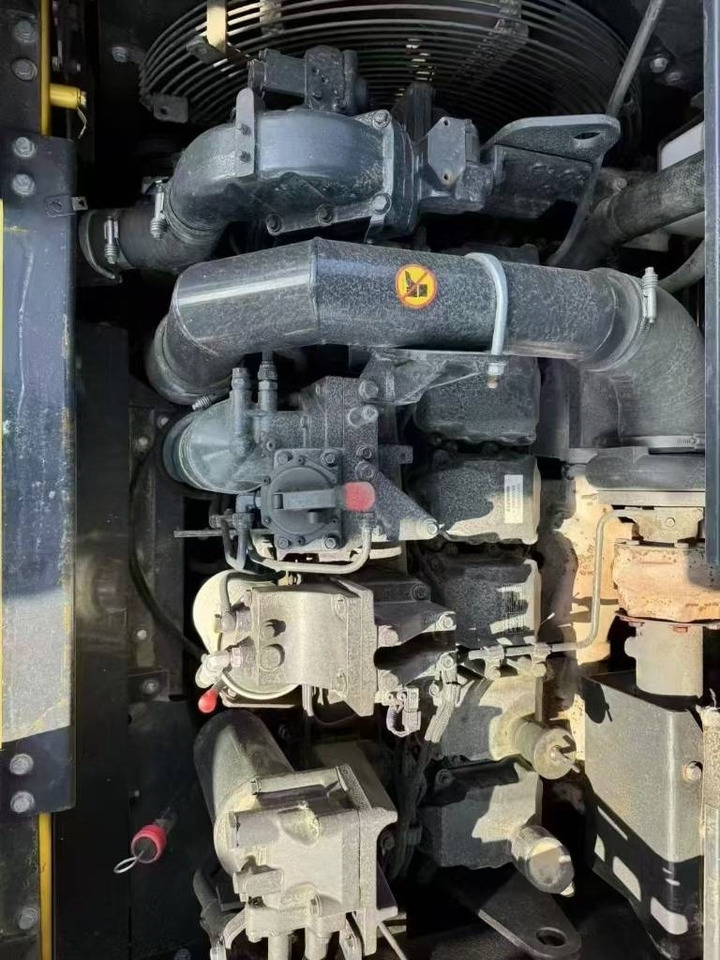 Komatsu PC 400-8 - Vikšrinis ekskavatorius: foto 3 Komatsu PC 400-8 - Vikšrinis ekskavatorius: foto 3