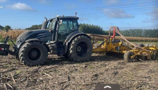 Valtra T174 VERSU - Traktorius: foto 1 Valtra T174 VERSU - Traktorius: foto 1