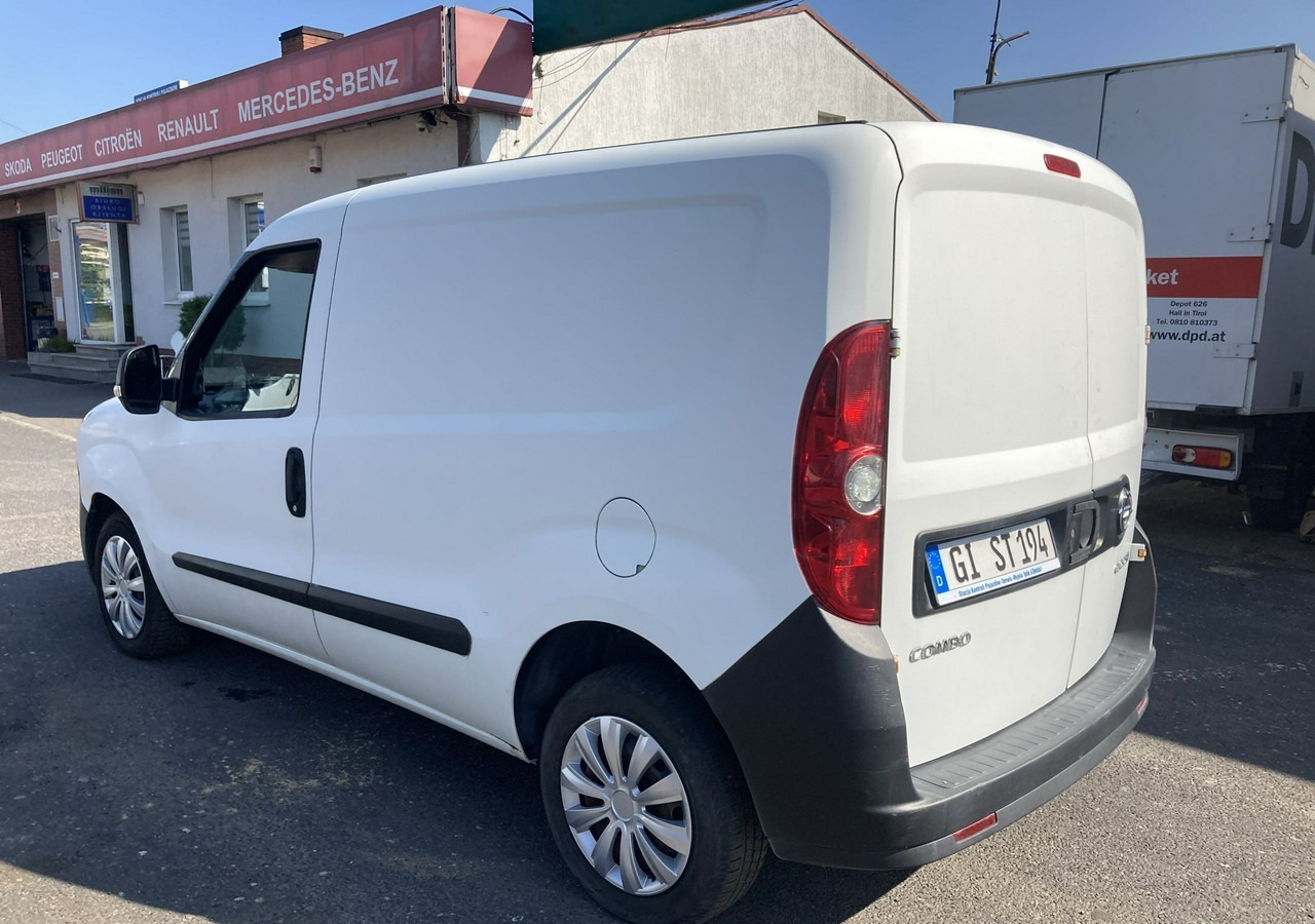Fiat Doblo Fiat Doblo 1,3 jtd ECO Flex chłodnia do leków 2013 - Krovininis mikroautobusas: foto 3 Fiat Doblo Fiat Doblo 1,3 jtd ECO Flex chłodnia do leków 2013 - Krovininis mikroautobusas: foto 3