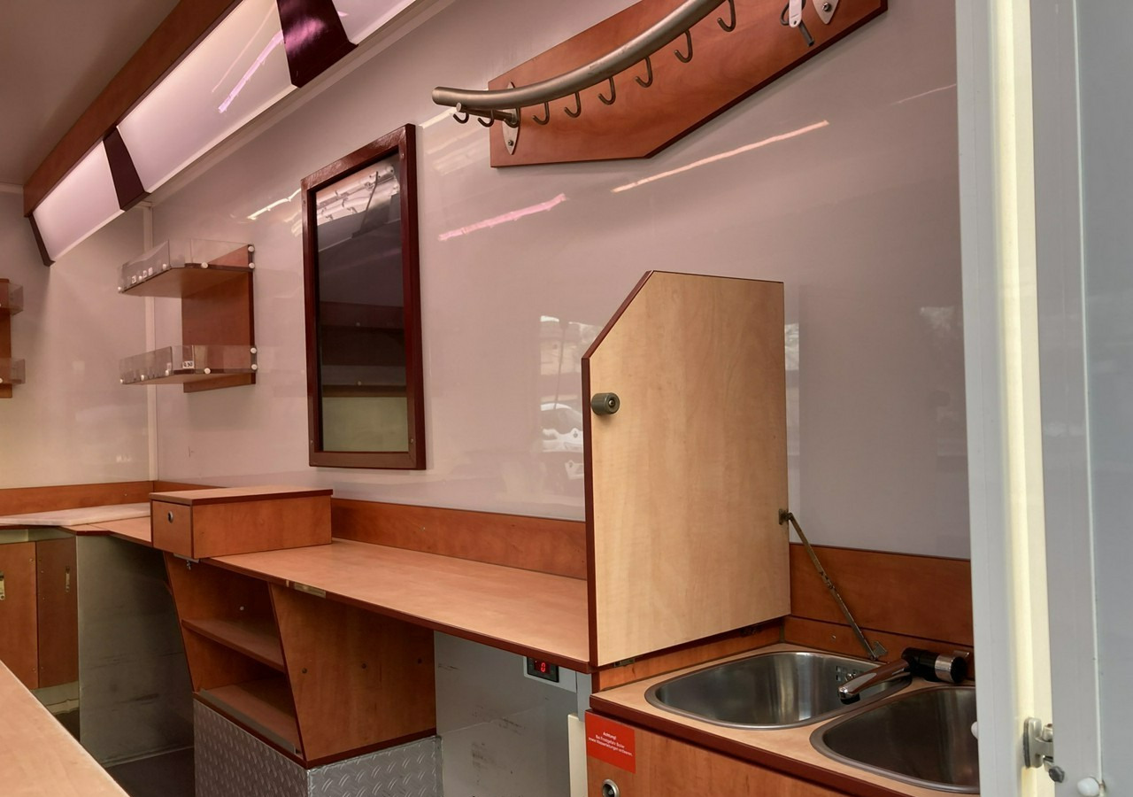 Inna Inny Autosklep wędlin Gastronomiczna food truck foodtruck sklep 2004 - Prekybinė priekaba: foto 3 Inna Inny Autosklep wędlin Gastronomiczna food truck foodtruck sklep 2004 - Prekybinė priekaba: foto 3